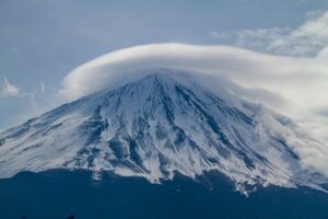 レンズ雲の写真